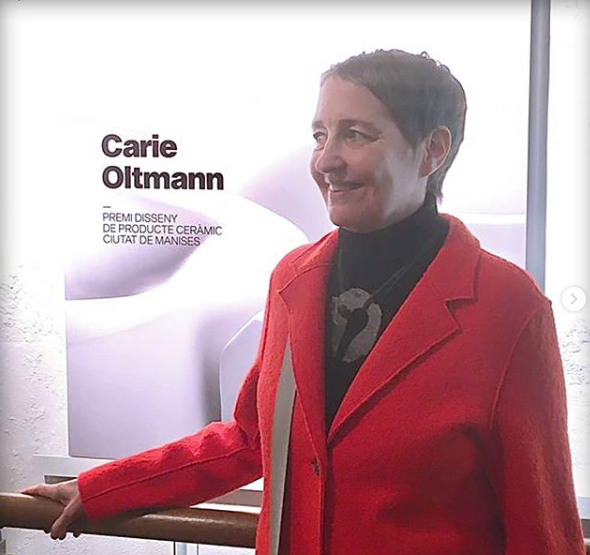 Premio en la Bienal de Cerámica de Manises en la especialidad de Diseño de Producto.